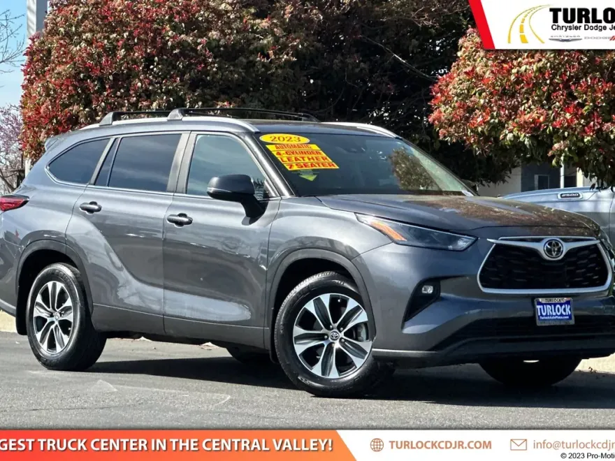 2023 Toyota Highlander L photo 1