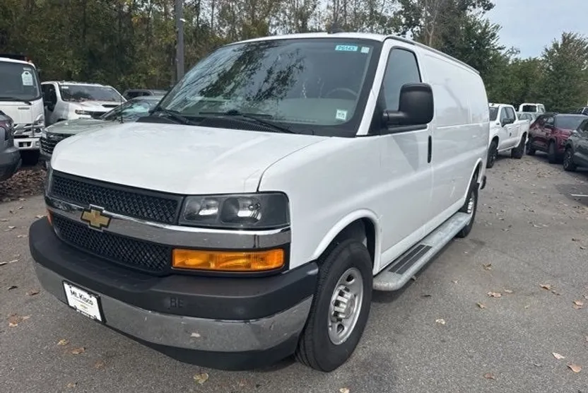 2023 Chevrolet Express Cargo 2500 photo 1