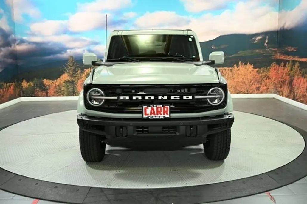 2023 Ford Bronco Outer Banks photo 1