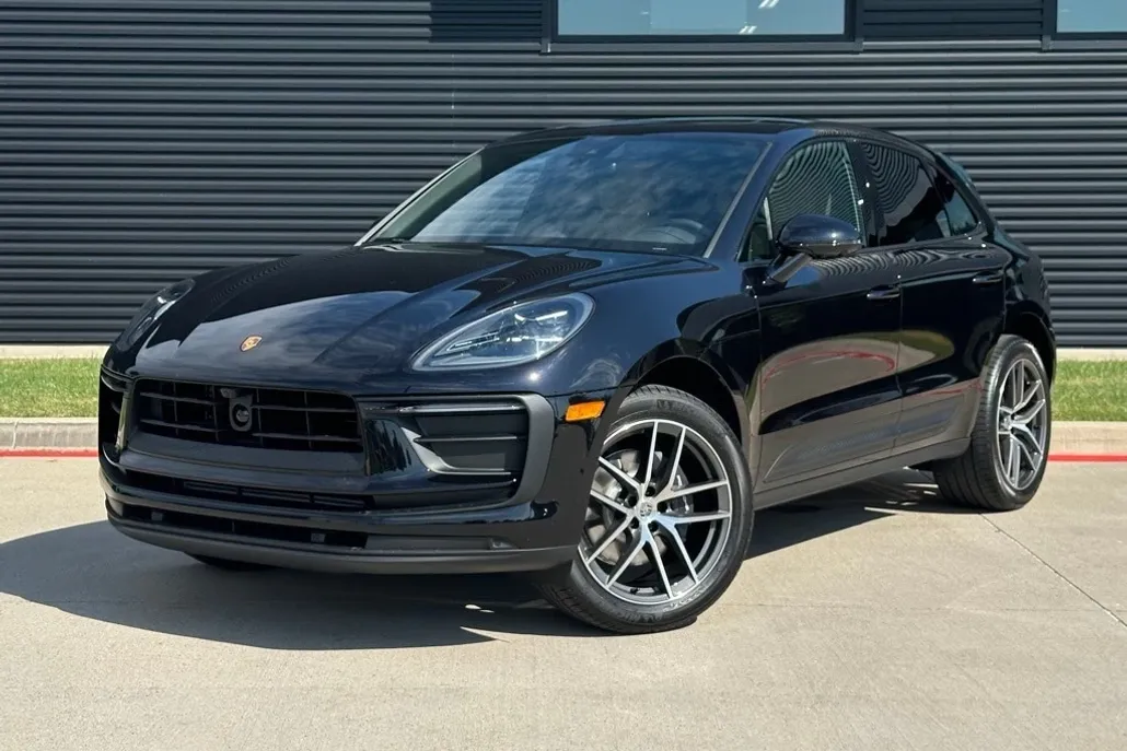 2026 Porsche Macan T photo 1