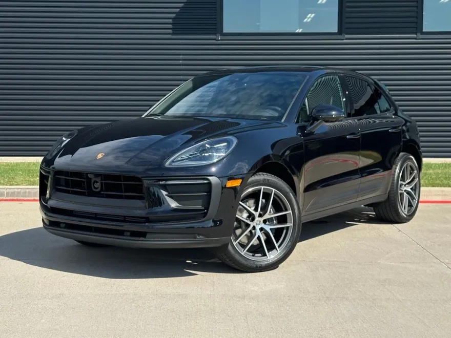 2026 Porsche Macan T photo 1