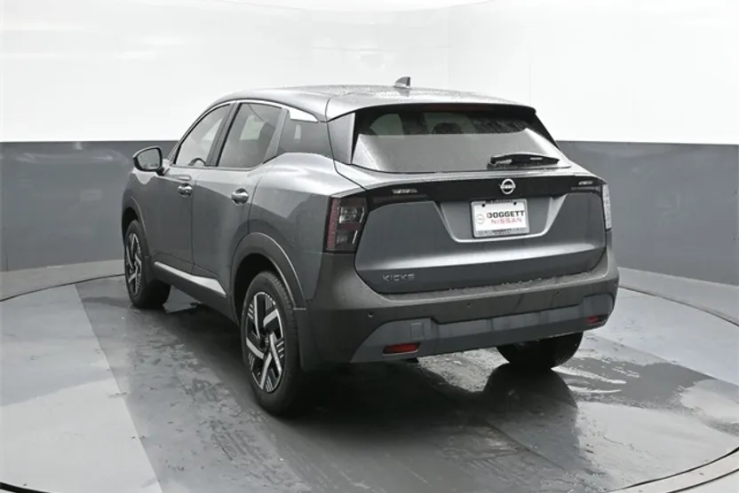 2025 Nissan Kicks SV photo 1