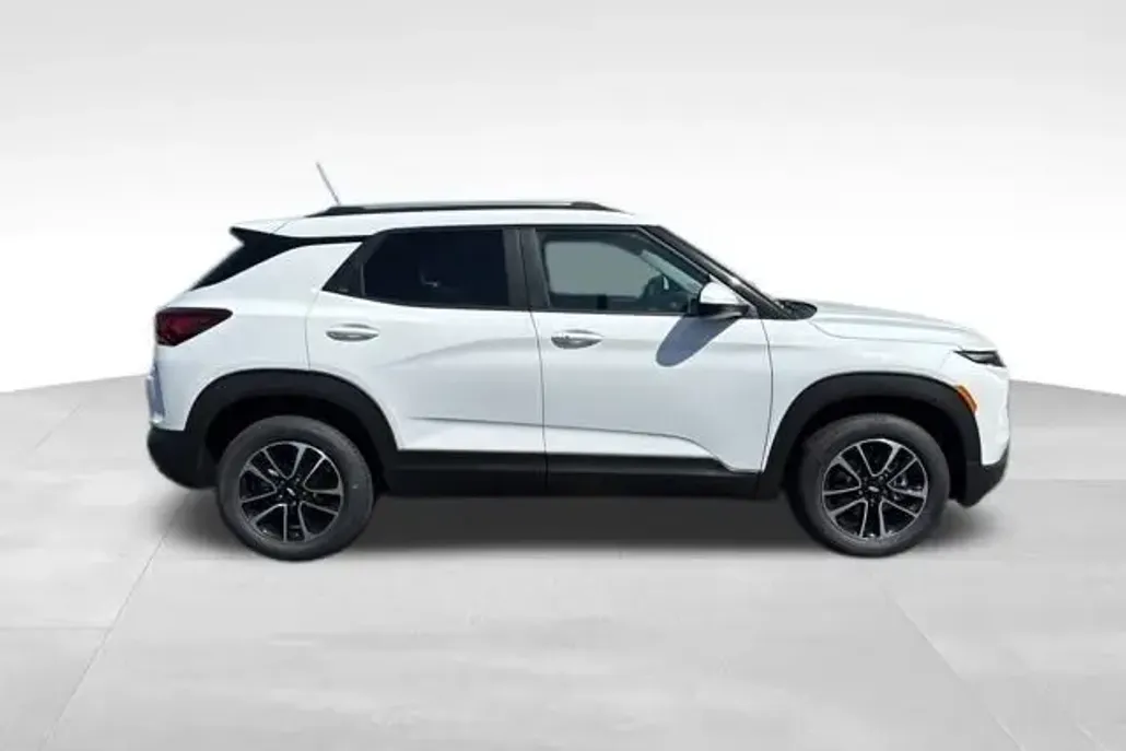 2026 Chevrolet Trailblazer LT photo 1