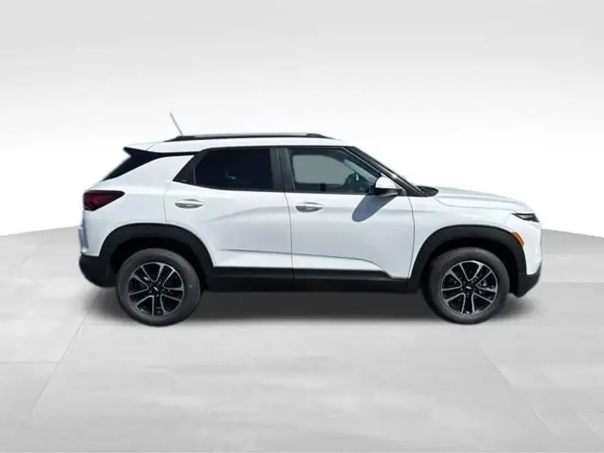 2026 Chevrolet Trailblazer LT photo 1