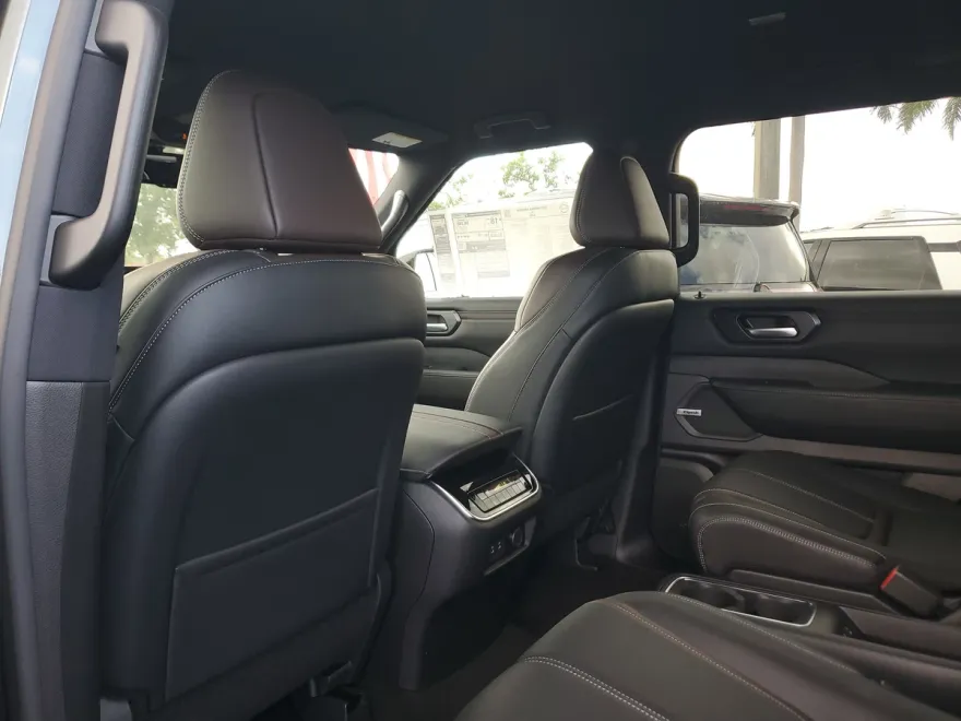 2025 Nissan Armada SL photo 1