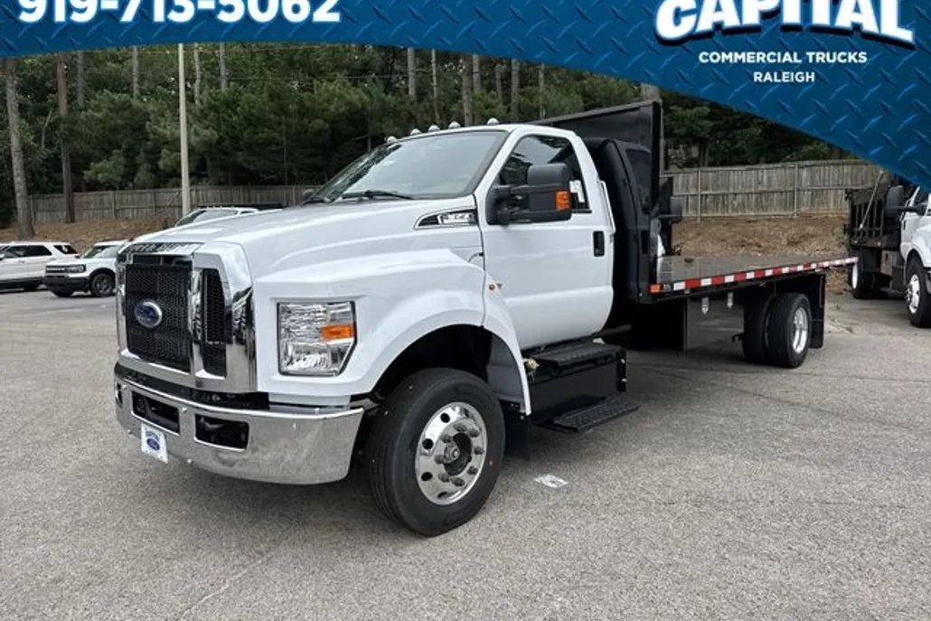 2025 Ford F-650 SuperCab photo 1