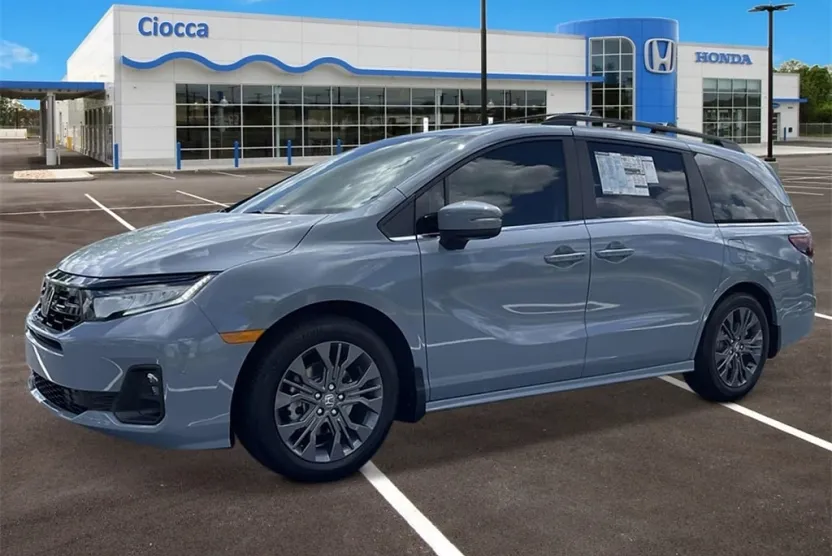 2026 Honda Odyssey Touring photo 1
