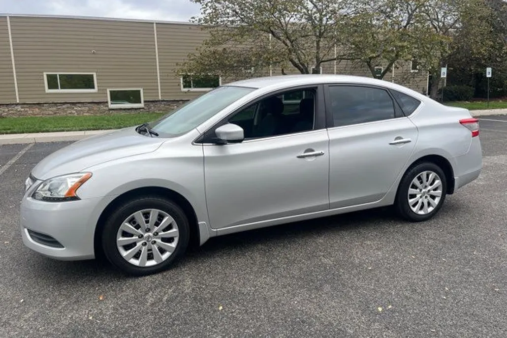 2015 Nissan Sentra SV photo 1