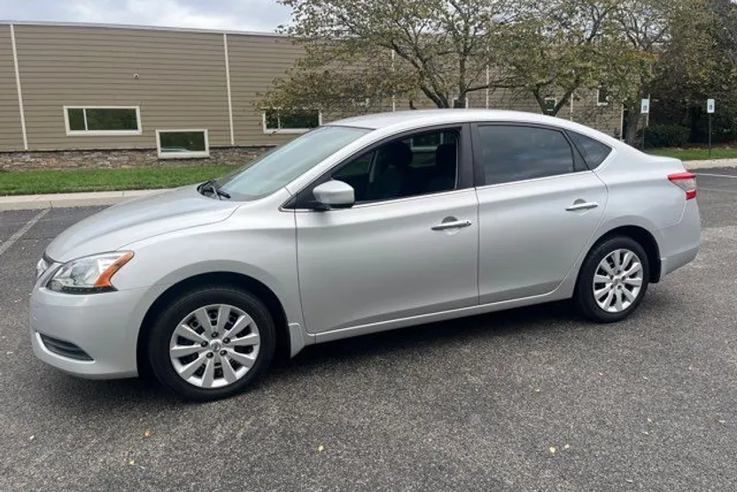 2015 Nissan Sentra SV photo 1