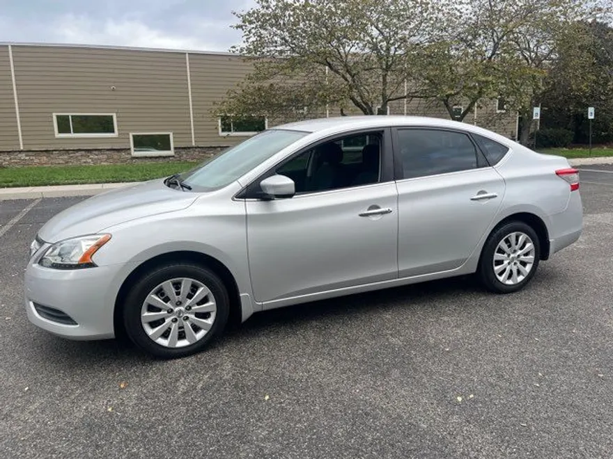 2015 Nissan Sentra SV photo 1