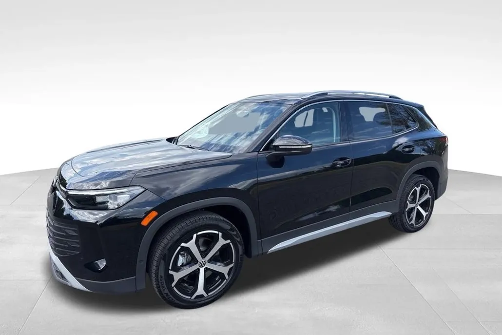 2025 Volkswagen Tiguan SE photo 1