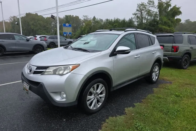 2015 Toyota RAV4 Limited photo 1