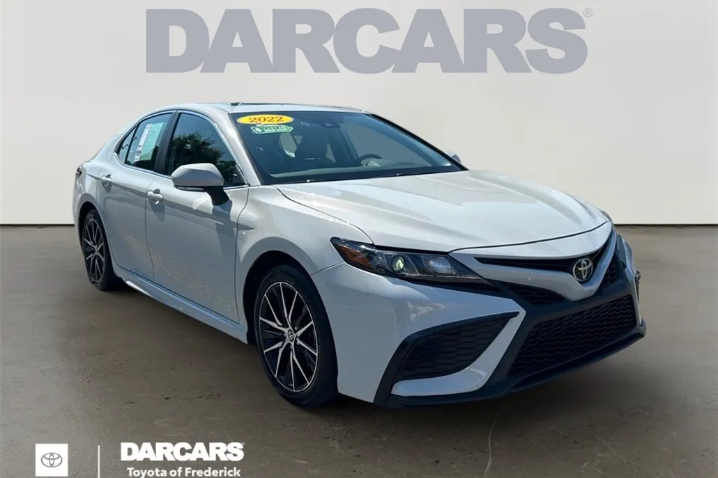 2022 Toyota Camry SE photo 1