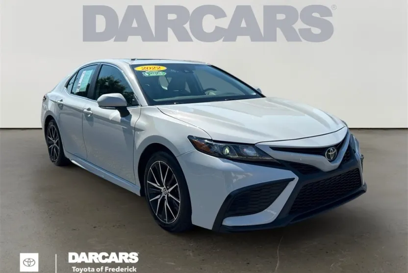 2022 Toyota Camry SE photo 1