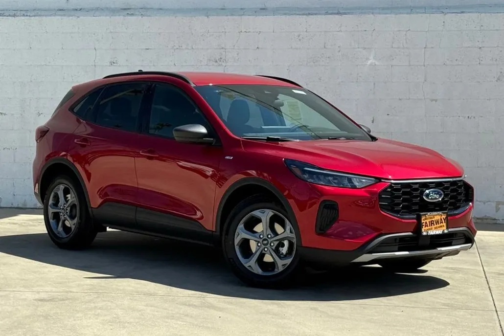 2025 Ford Escape ST-Line photo 1