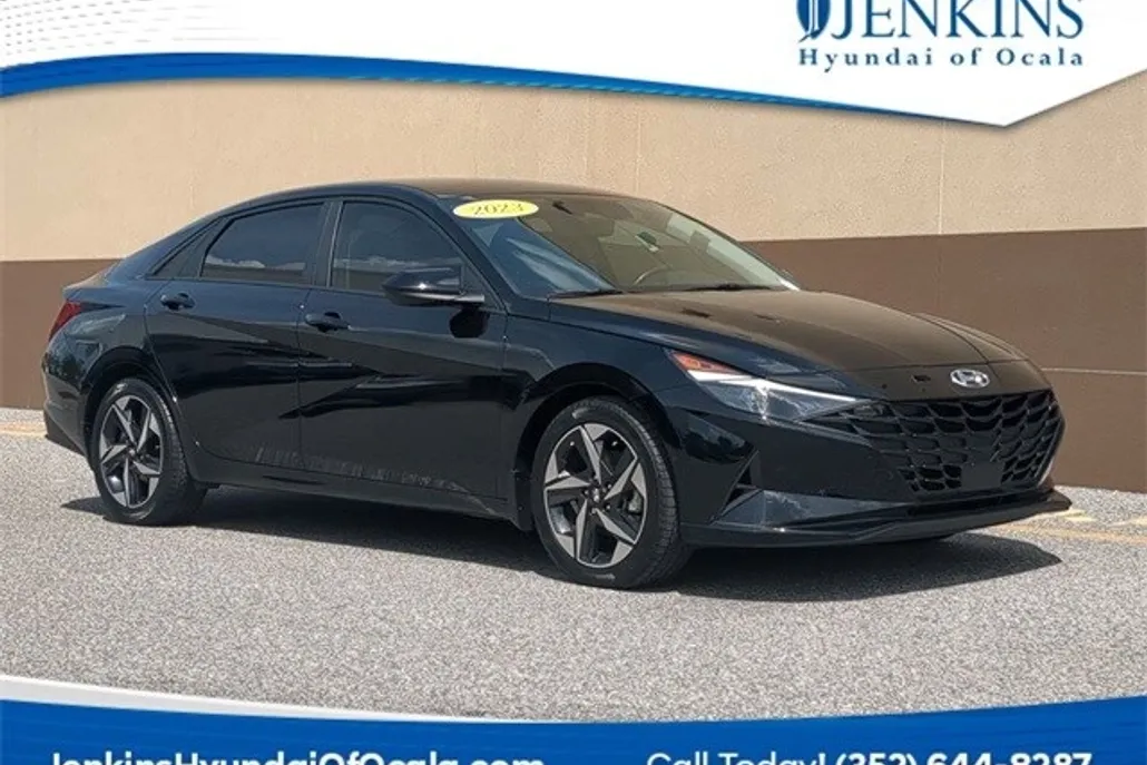 2023 Hyundai Elantra SEL photo 1