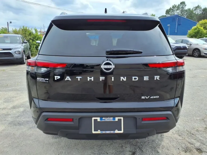2024 Nissan Pathfinder SV photo 1