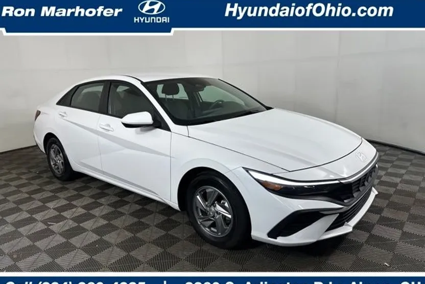 2024 Hyundai Elantra SE photo 1