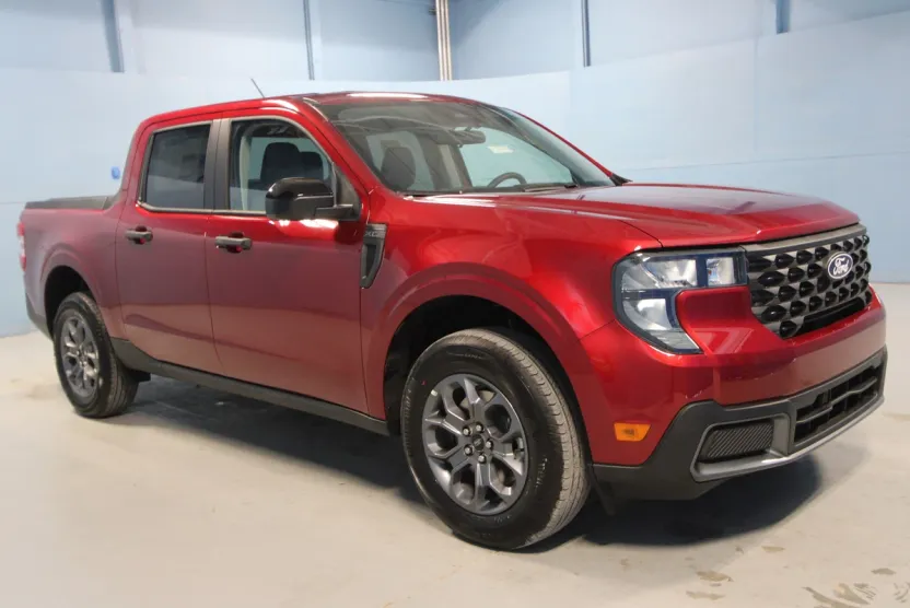 2025 Ford Maverick XLT photo 1