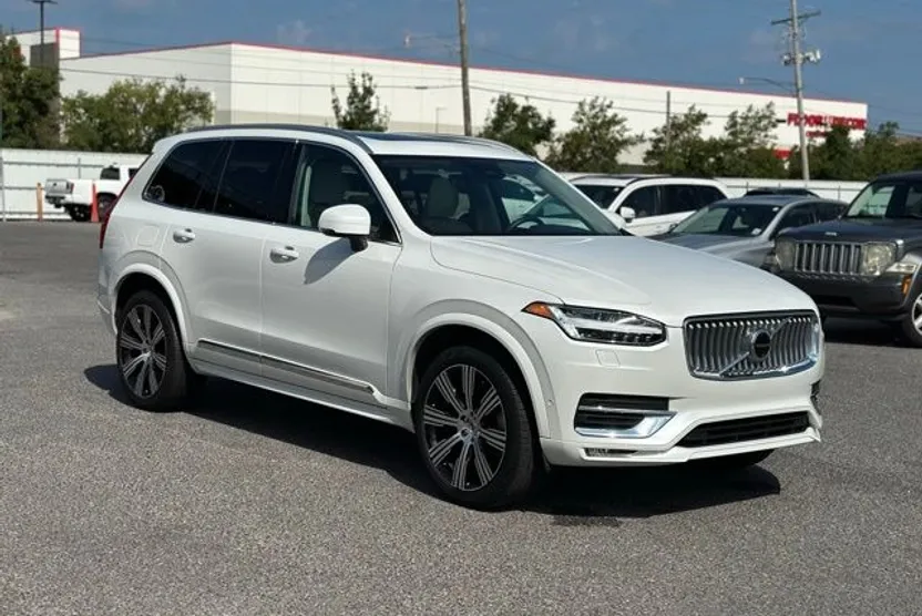 2024 Volvo XC90 Plus photo 1