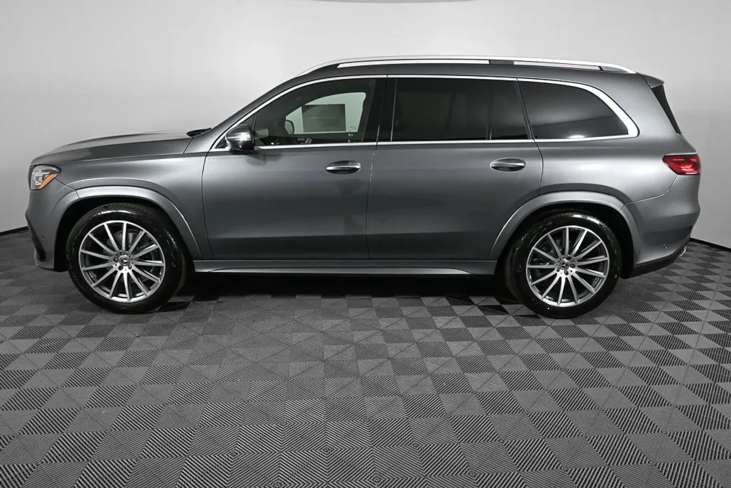2025 Mercedes Benz GLS 450 4MATIC photo 1