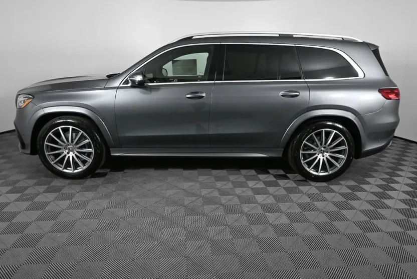 2025 Mercedes Benz GLS 450 4MATIC photo 1