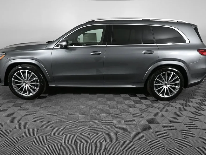 2025 Mercedes Benz GLS 450 4MATIC photo 1