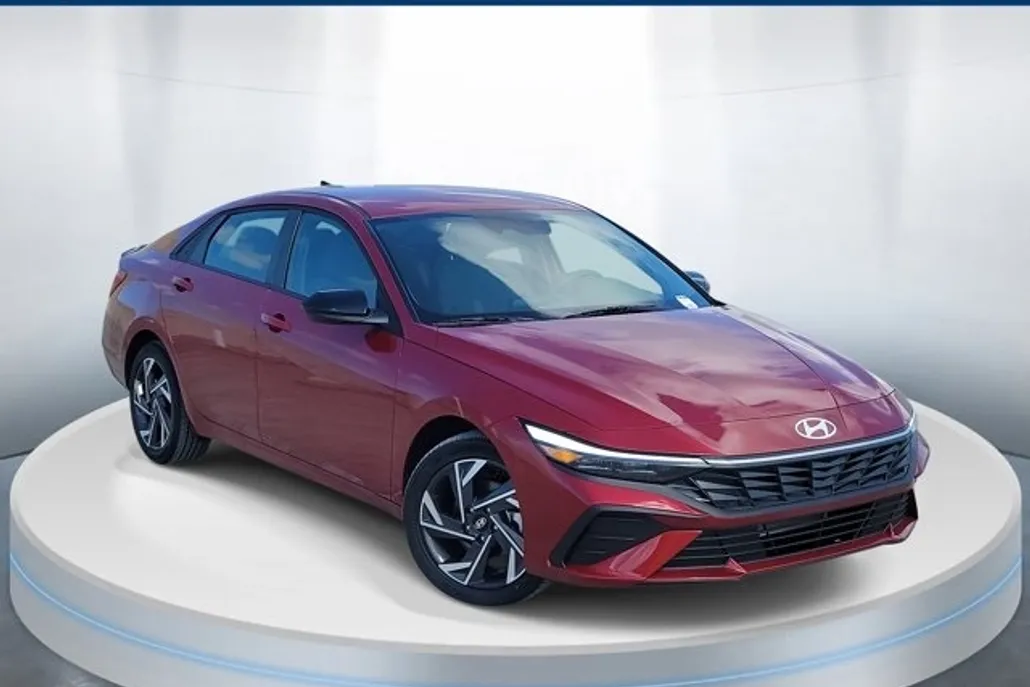 2025 Hyundai Elantra SEL Sport photo 1