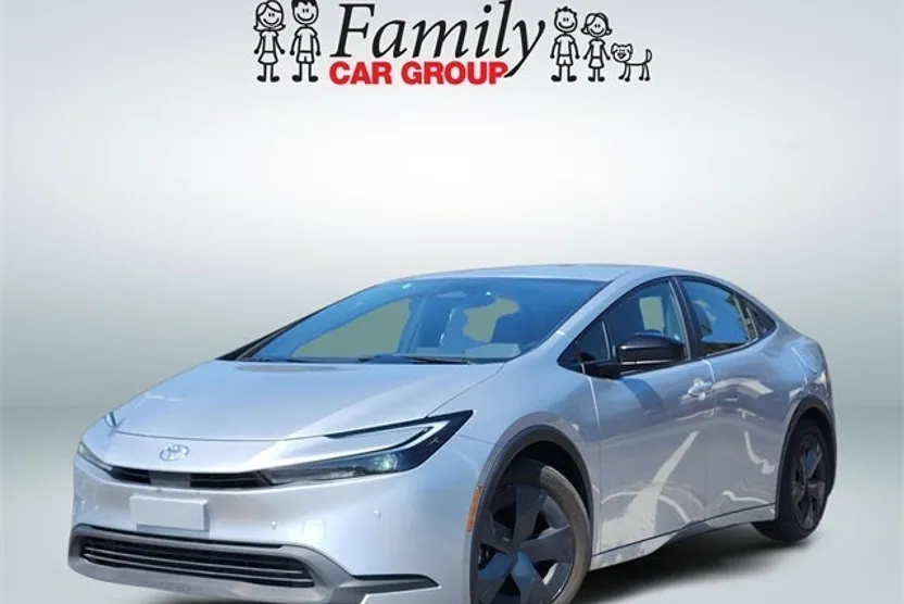 2024 Toyota Prius LE photo 1