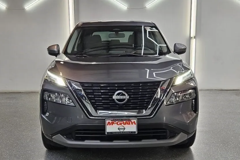 2023 Nissan Rogue SV photo 1