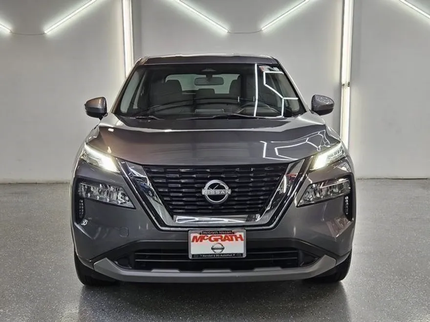 2023 Nissan Rogue SV photo 1