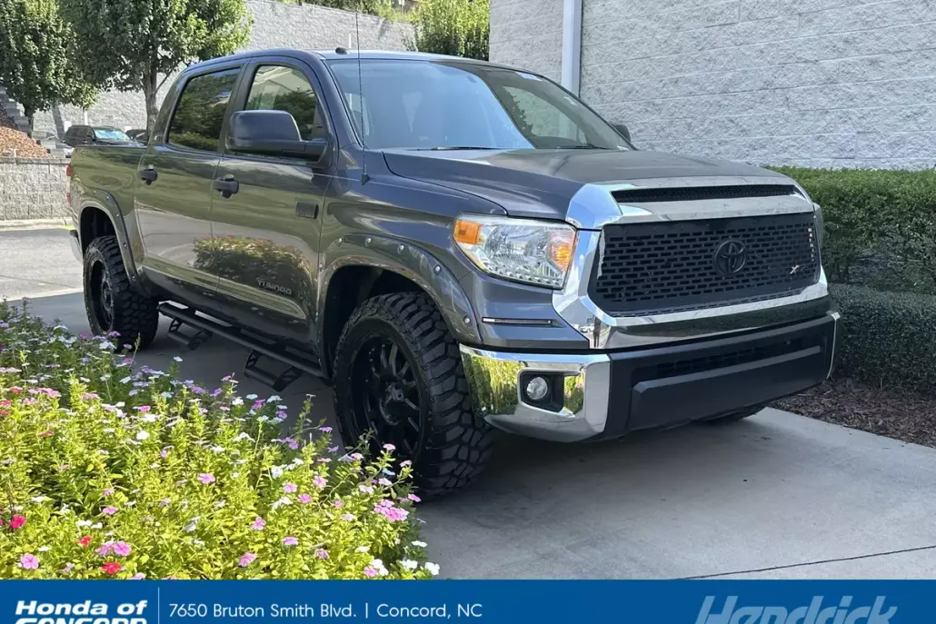 2017 Toyota Tundra SR5 photo 1