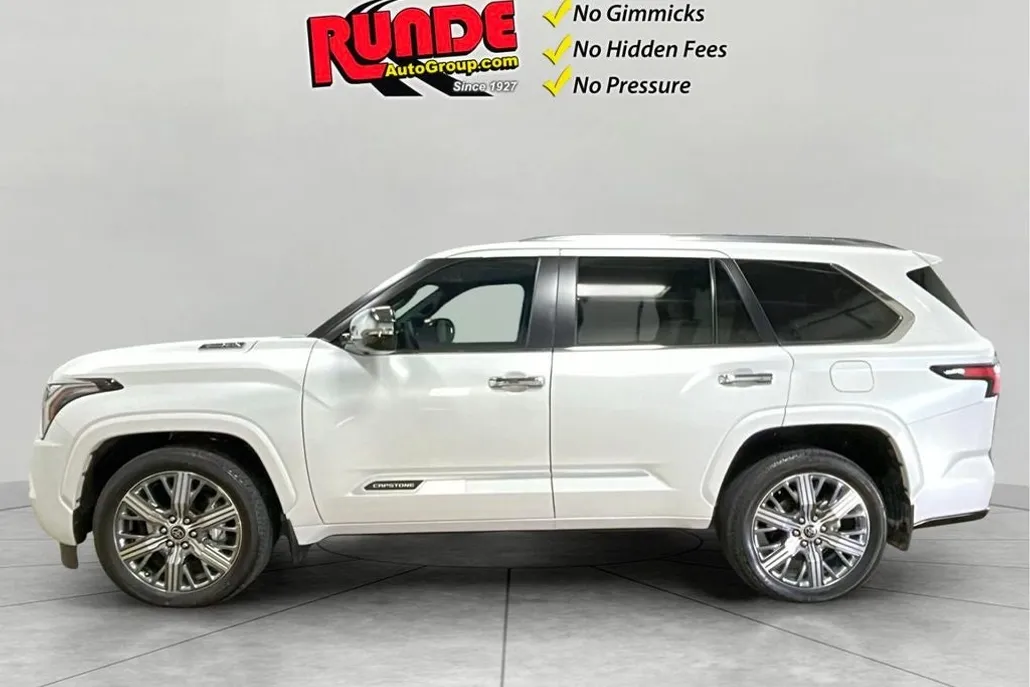 2024 Toyota Sequoia SR5 photo 1