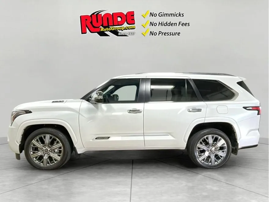 2024 Toyota Sequoia SR5 photo 1