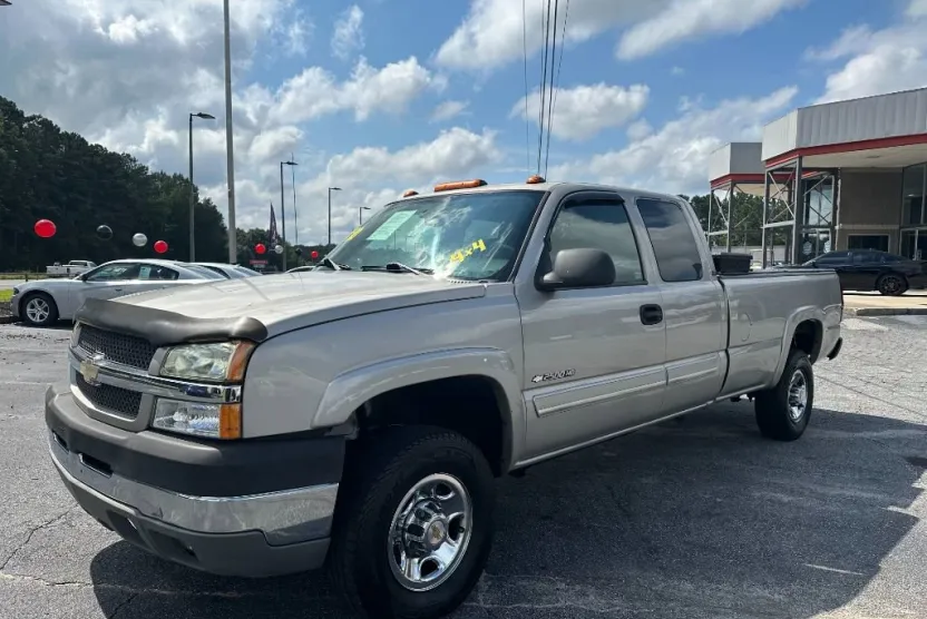 2004 Chevrolet Silverado 2500HD LT photo 1
