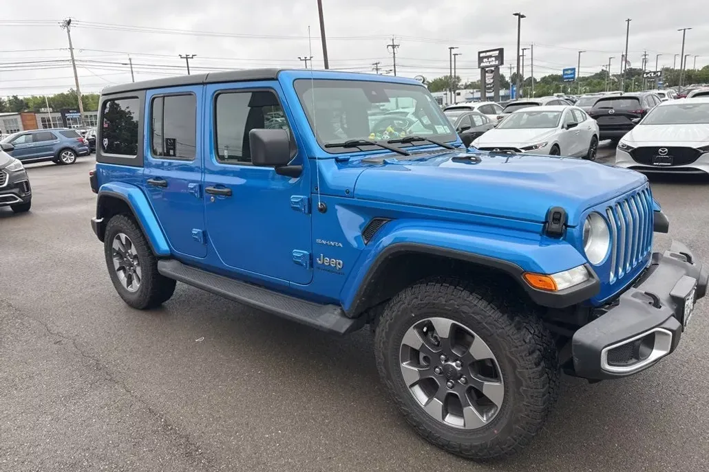 2023 Jeep Wrangler Sahara photo 1
