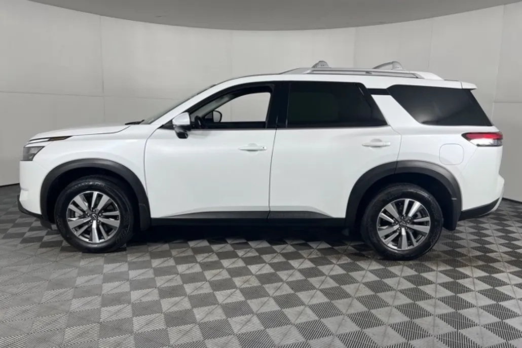 2025 Nissan Pathfinder SL photo 1