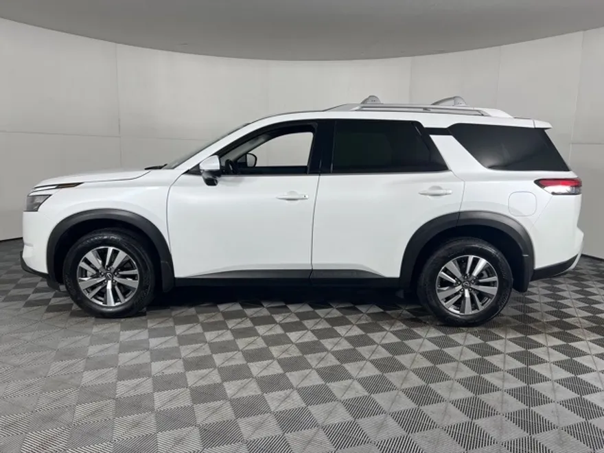 2025 Nissan Pathfinder SL photo 1