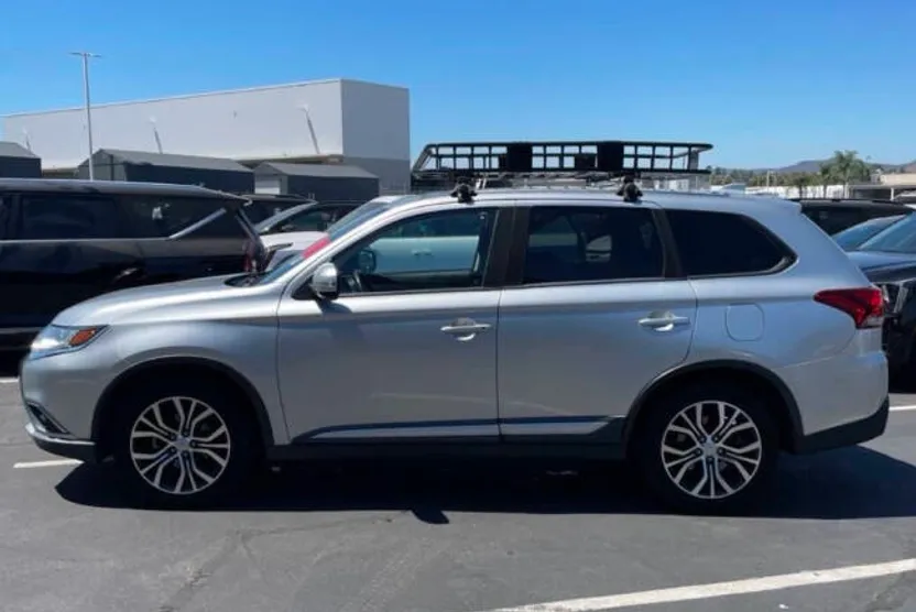 2018 Mitsubishi Outlander ES photo 1