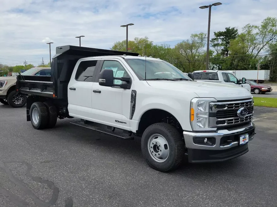 2023 Ford F-350 XL photo 1