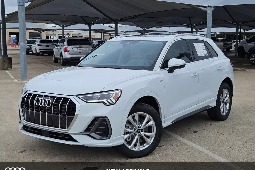 2025 Audi Q3 45 TFSI S line Premium photo 1