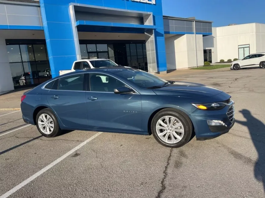 2024 Chevrolet Malibu 1LT photo 1