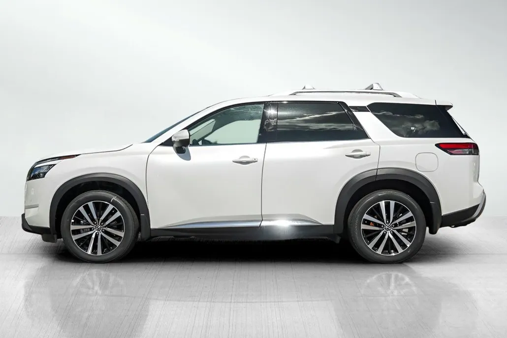 2025 Nissan Pathfinder Platinum photo 1