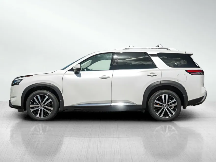 2025 Nissan Pathfinder Platinum photo 1
