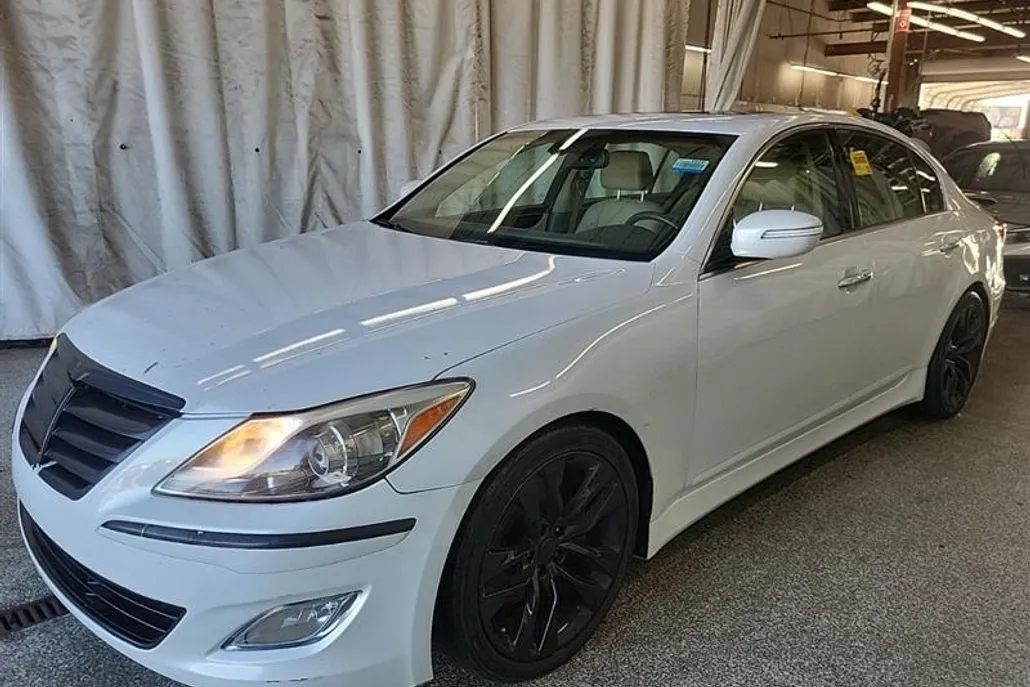2012 Hyundai Genesis 3.8 photo 1