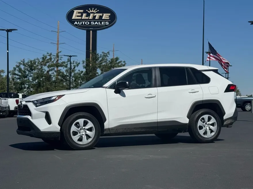 2024 Toyota RAV4 LE photo 1