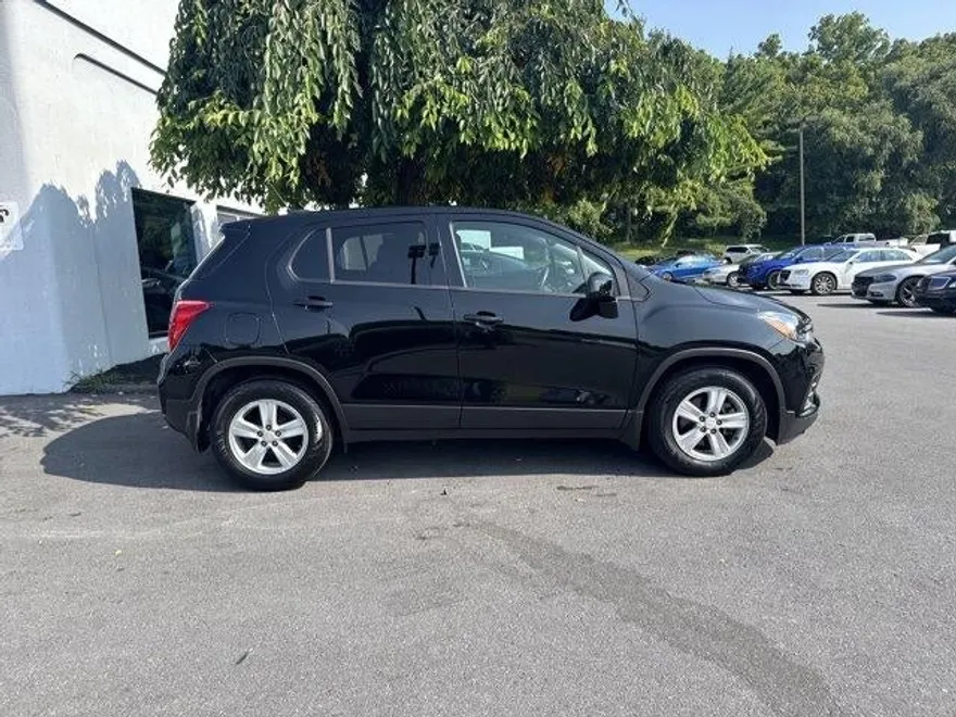 2020 Chevrolet Trax LS photo 1