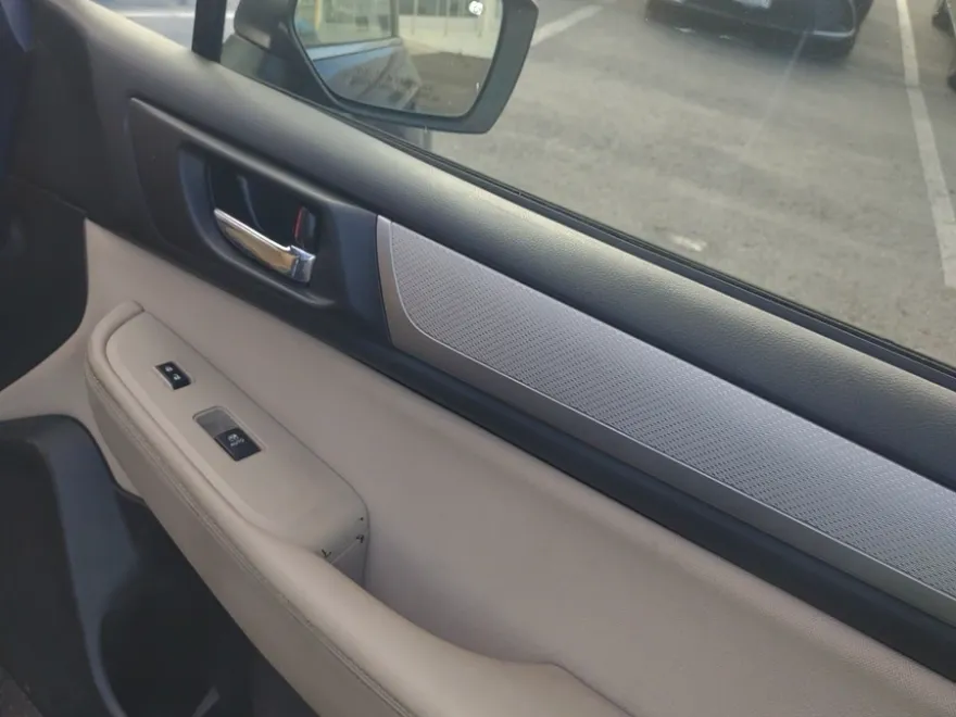 2016 Subaru Outback 2.5i Premium photo 1