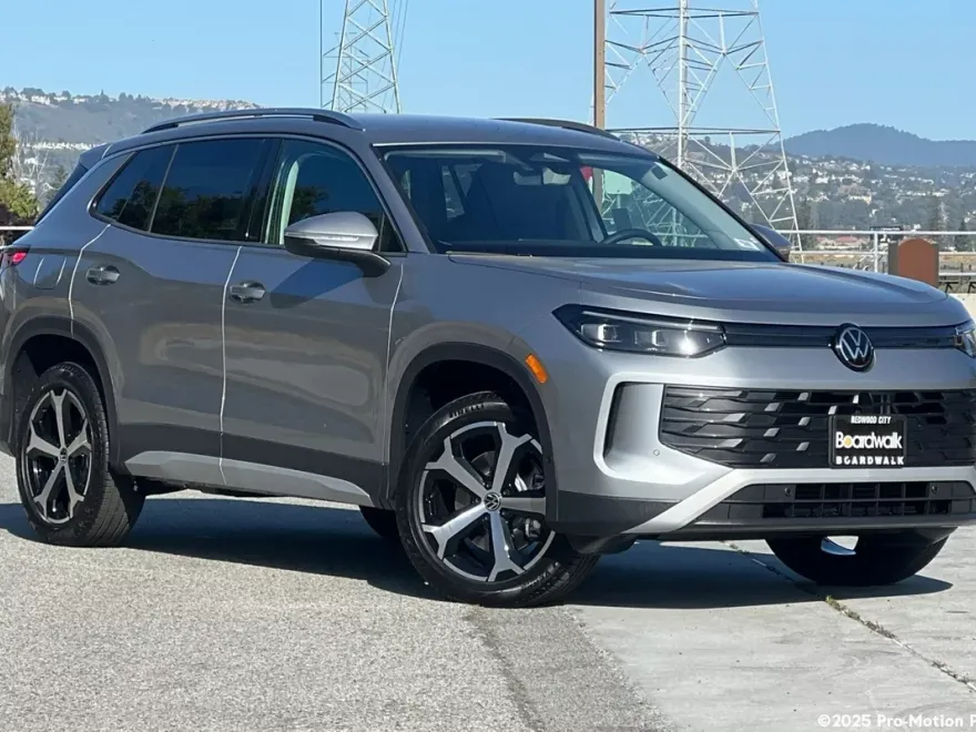 2025 Volkswagen Tiguan SE photo 1