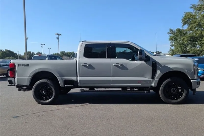 2025 Ford F-250 Lariat photo 1